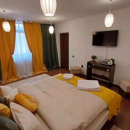 Hotel Ambiennt à Bucarest Extérieur photo