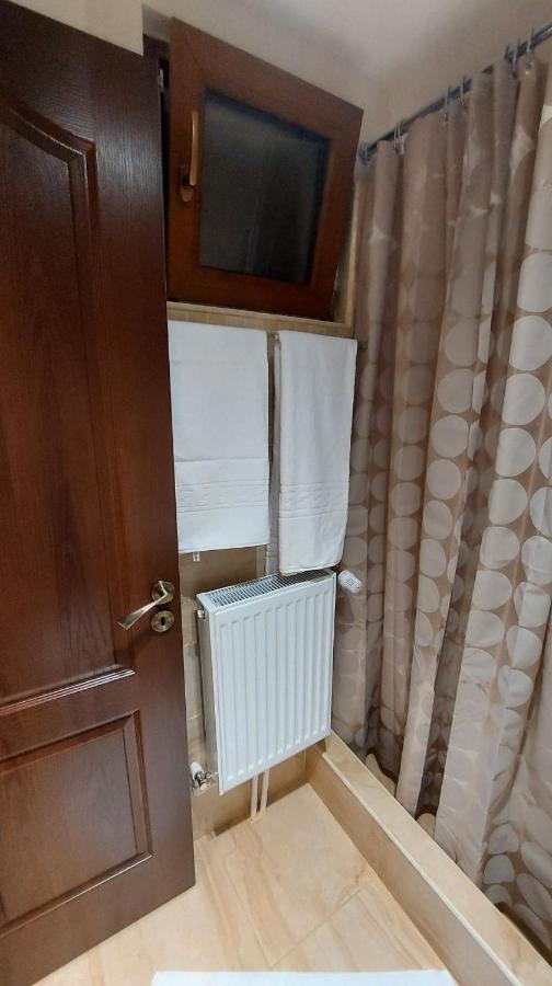 Hotel Ambiennt à Bucarest Extérieur photo