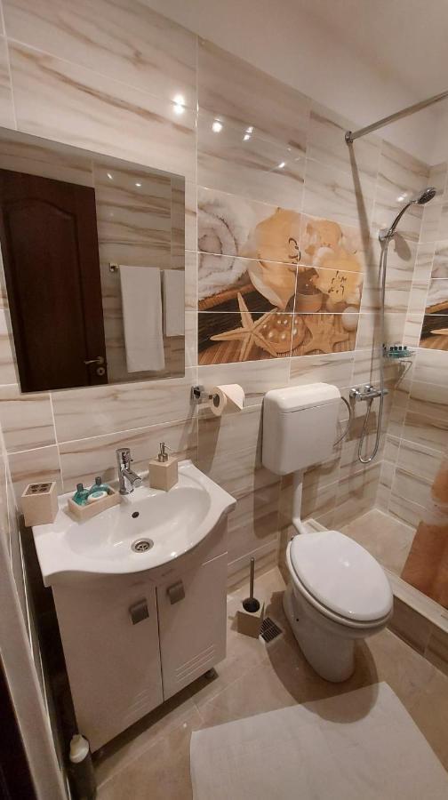 Hotel Ambiennt à Bucarest Extérieur photo