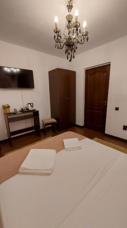 Hotel Ambiennt à Bucarest Extérieur photo