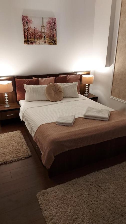 Hotel Ambiennt à Bucarest Extérieur photo