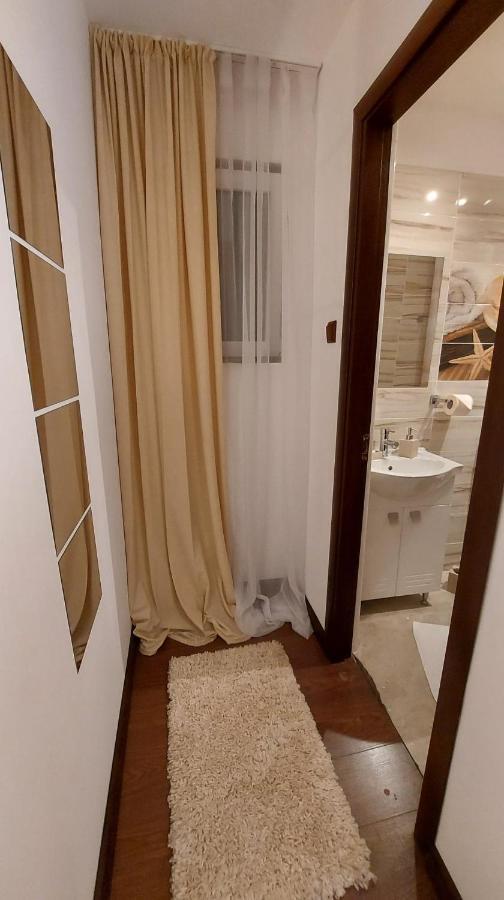 Hotel Ambiennt à Bucarest Extérieur photo