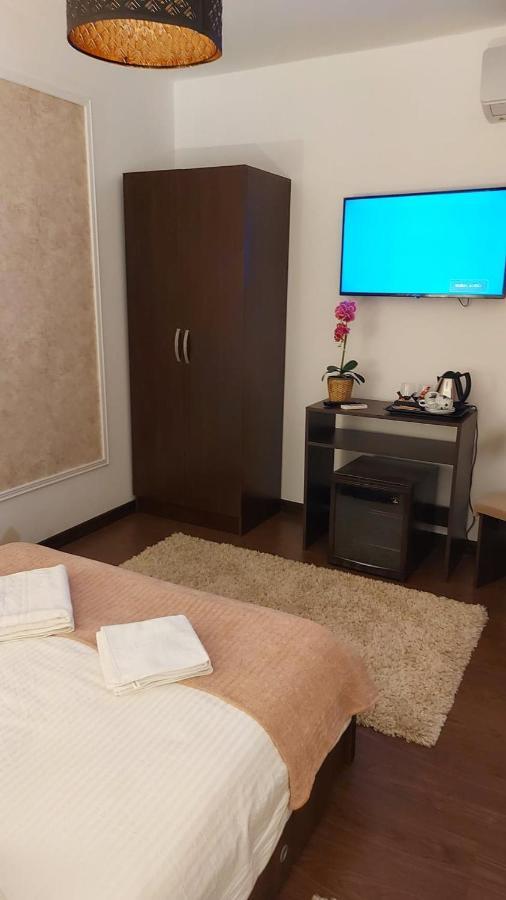Hotel Ambiennt à Bucarest Extérieur photo