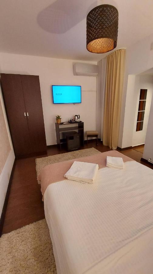 Hotel Ambiennt à Bucarest Extérieur photo