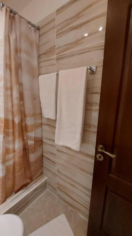 Hotel Ambiennt à Bucarest Extérieur photo