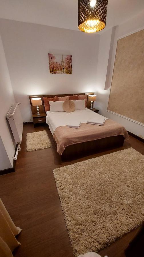 Hotel Ambiennt à Bucarest Extérieur photo