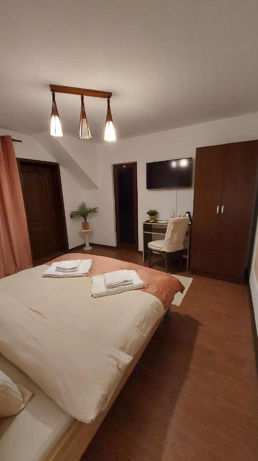 Hotel Ambiennt à Bucarest Extérieur photo
