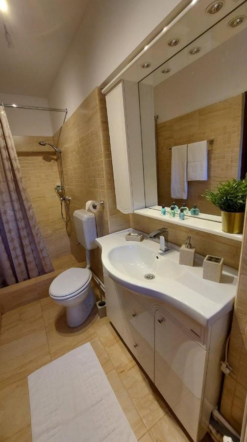 Hotel Ambiennt à Bucarest Extérieur photo