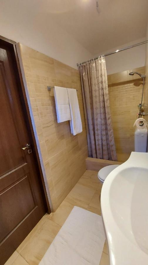 Hotel Ambiennt à Bucarest Extérieur photo
