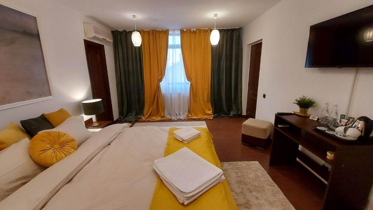 Hotel Ambiennt à Bucarest Extérieur photo