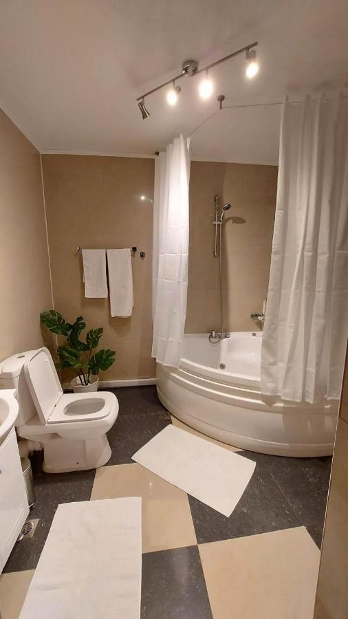 Hotel Ambiennt à Bucarest Extérieur photo