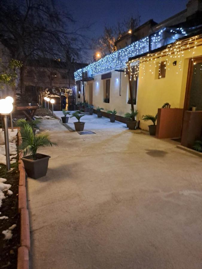 Hotel Ambiennt à Bucarest Extérieur photo
